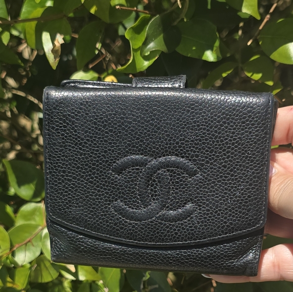 CHANEL CC Logo Black Caviar Skin Bifold Wallet Wallet is in great shape - Picture 2 of 8